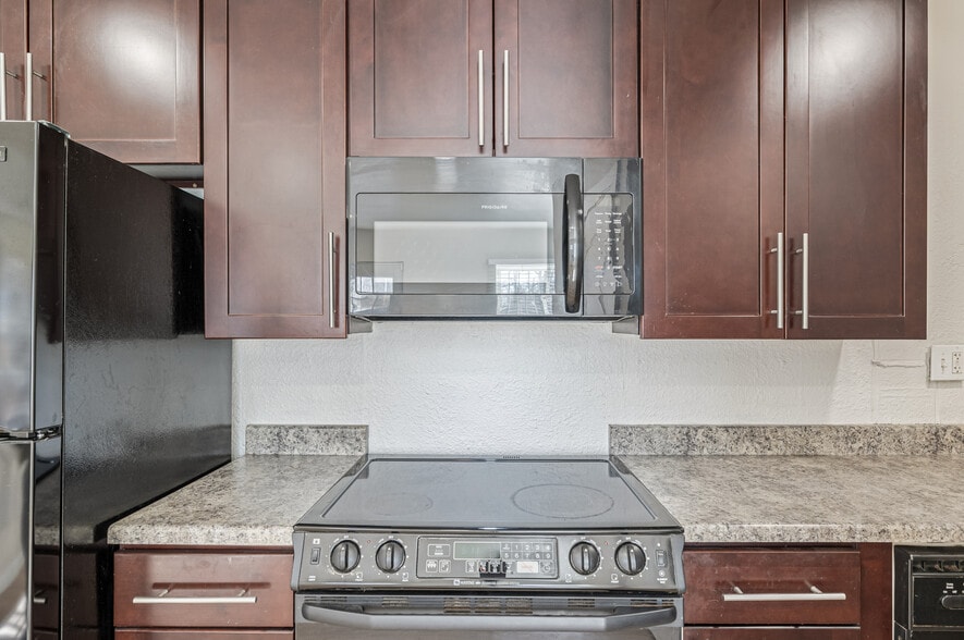 Building Photo - 1444 Valentia St