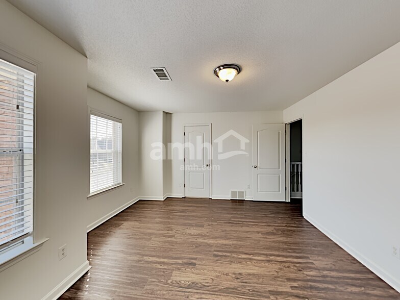 Building Photo - 10242 Spruce Grove Ln