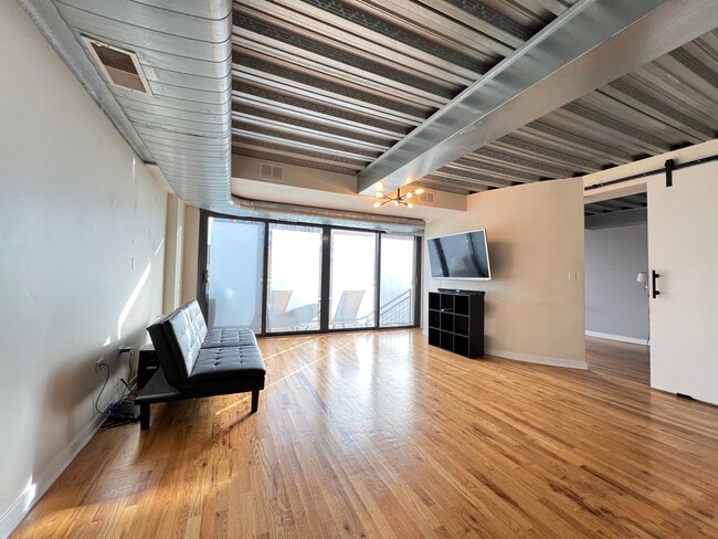 Building Photo - 1910 S Indiana Ave