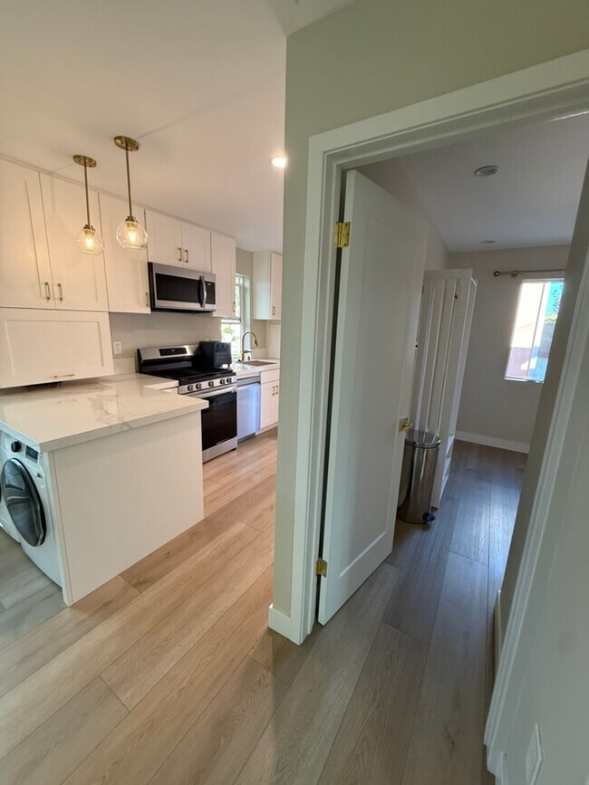 Building Photo - 8507 Croydon Ave