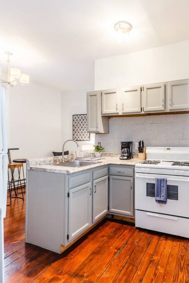 Building Photo - 1614 Mansfield St