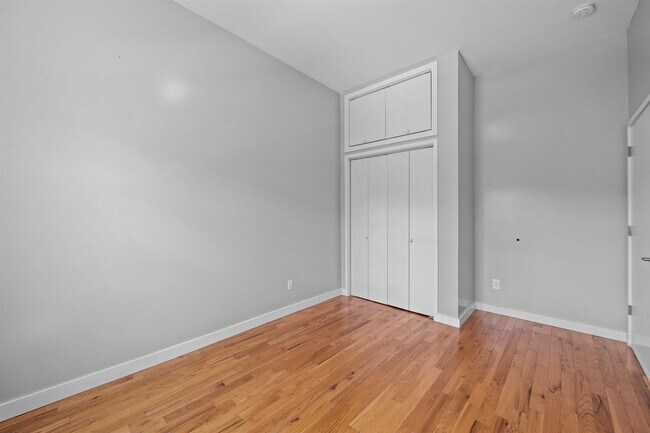 Building Photo - 340 7th St