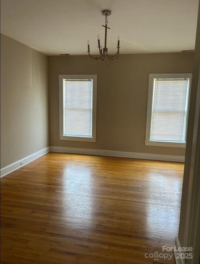 Building Photo - 305 N Ellis St