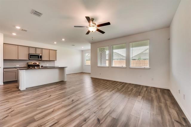 Building Photo - 1833 Lake Grove Dr