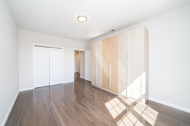 Building Photo - 850 Newark Ave