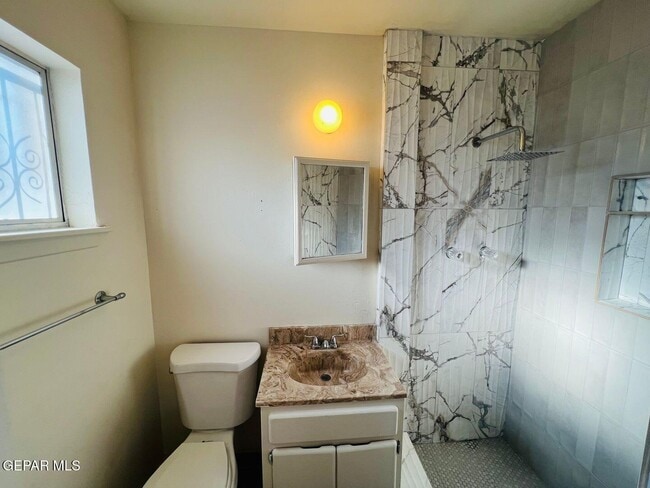 Building Photo - 9632 Montwood Dr