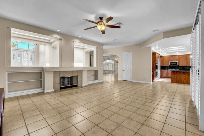 Building Photo - Single Story in Country Club Hills!