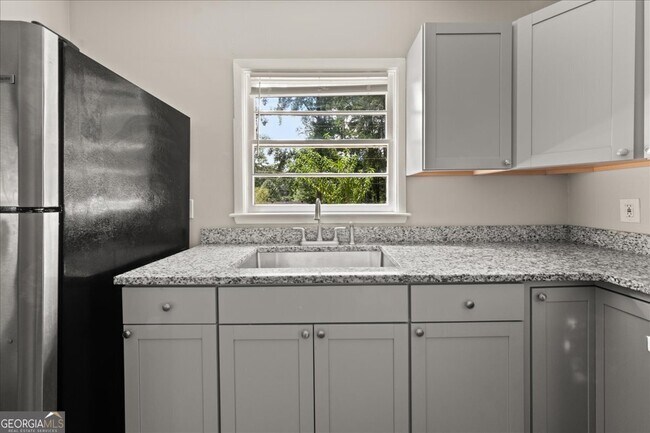 Building Photo - 1935 Handley Ave SW