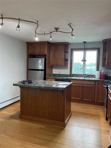 Building Photo - 3 Buttonwood St