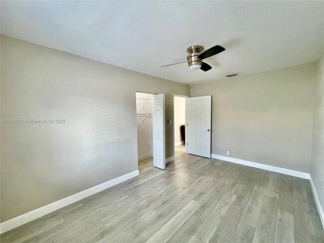 Building Photo - 3 bedroom in Hollywood FL 33020