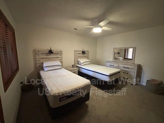 Building Photo - 2340 N Plateau Dr