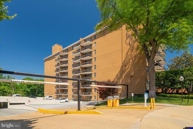 Building Photo - 2030 N Adams St