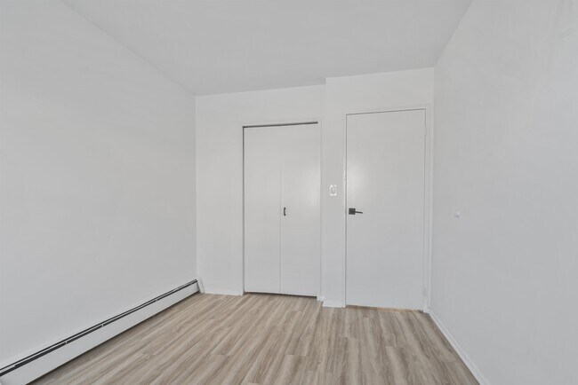 Building Photo - 4017 Hudson Ave