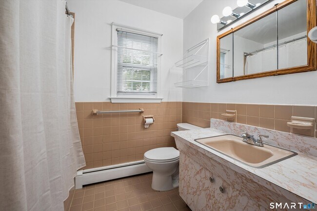 Building Photo - 32 Hollow Wood Ln