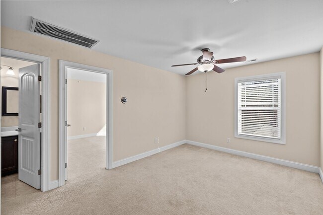 Building Photo - ***Beautiful Knightdale 4/2.5 W/ Private Pool***