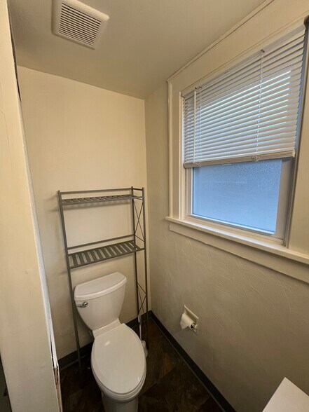 Building Photo - 1801 Universal Rd