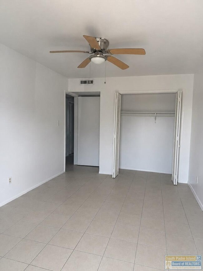 Building Photo - 1426 Harbor Island Dr