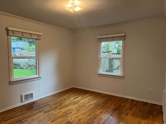 Building Photo - CLICK "REQUEST A TOUR" NOW!