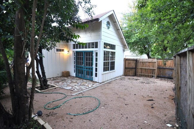 Building Photo - Rare opportunity!