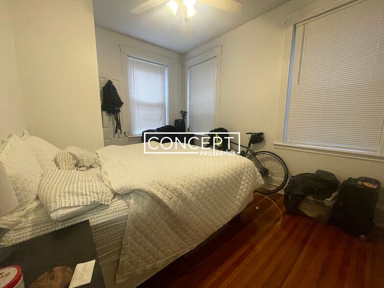 Building Photo - 64 Hemenway St