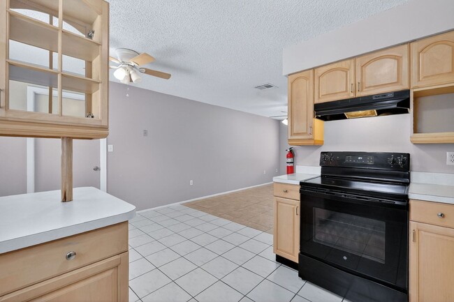 Building Photo - 3 Bedroom Home in Tavares – Available Now!