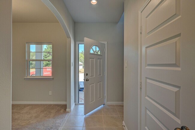 Building Photo - 11857 E Gate Dr