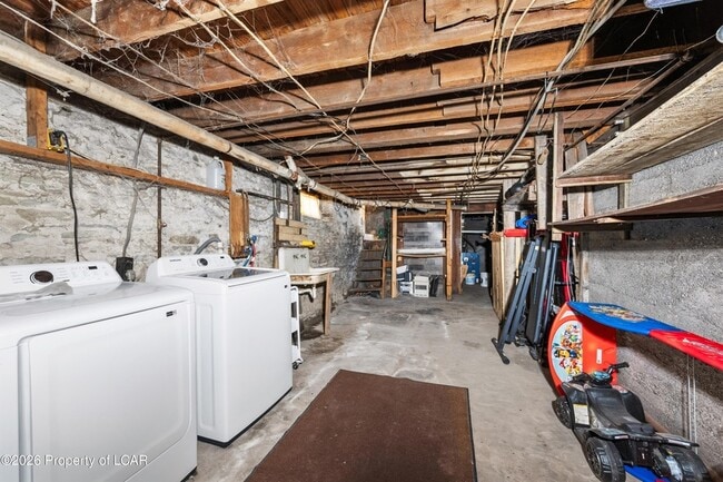 Building Photo - 175 Dundaff St