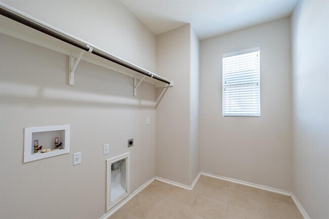 Building Photo - 1918 Tasmanian Tiger Trace