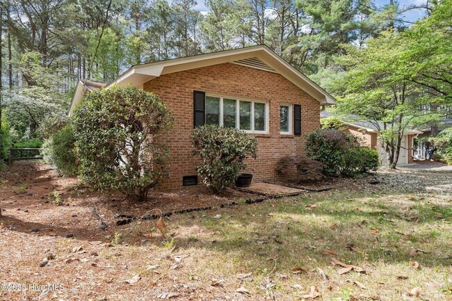 Building Photo - 185 Pine Ridge Dr