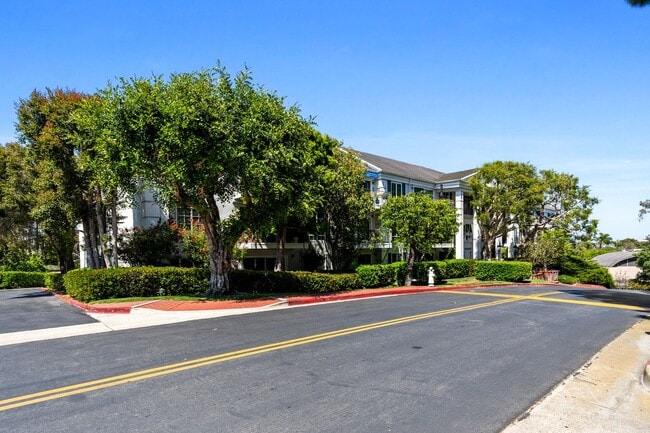 Building Photo - Updated Versailles Condo in Newport Beach
