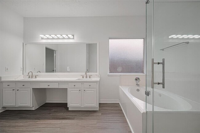 Building Photo - 2118 Westover Park Cir