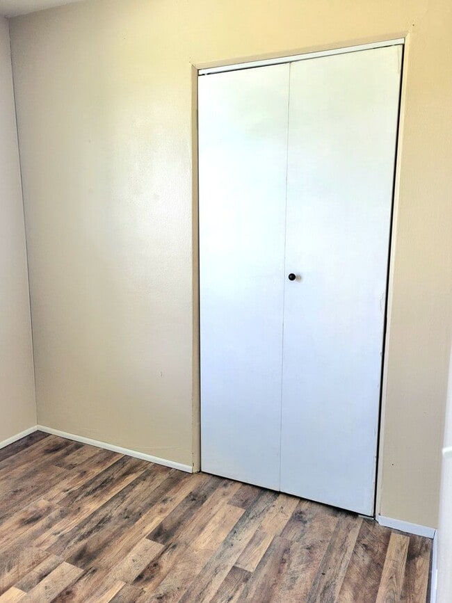 Building Photo - Updated Throughout and Move in ready!!!