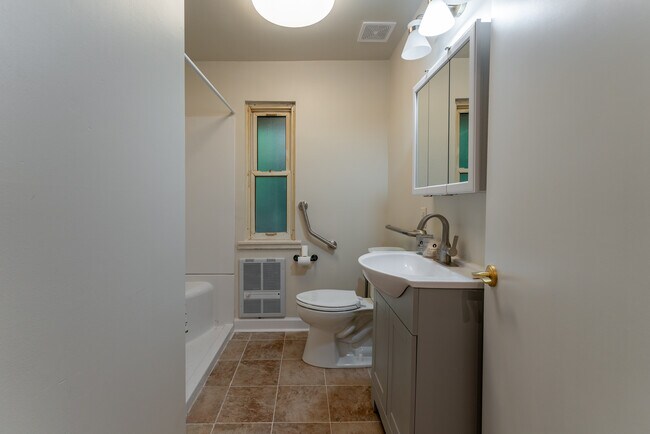 Building Photo - 503 Clement Rd