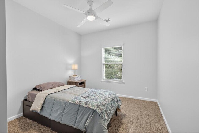 Building Photo - 256 Valley Xing