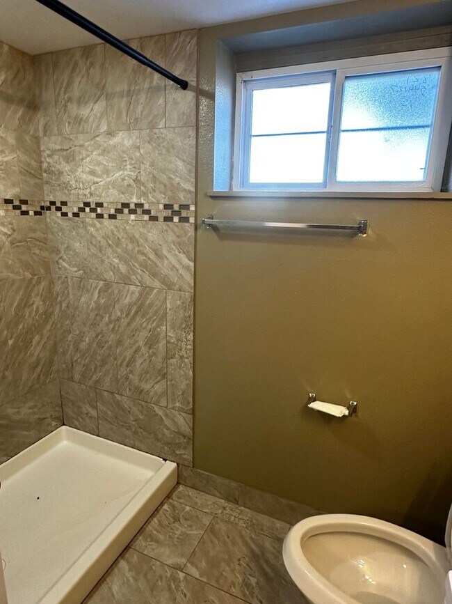 Building Photo - 1718 7th Ave