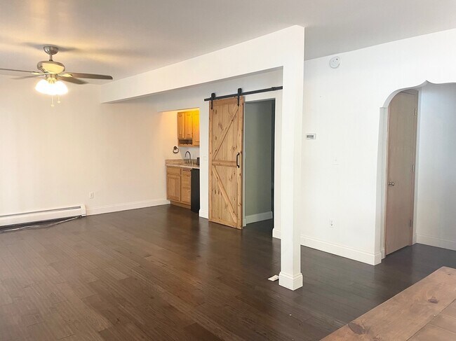 Building Photo - 3010 Fairview Rd SW