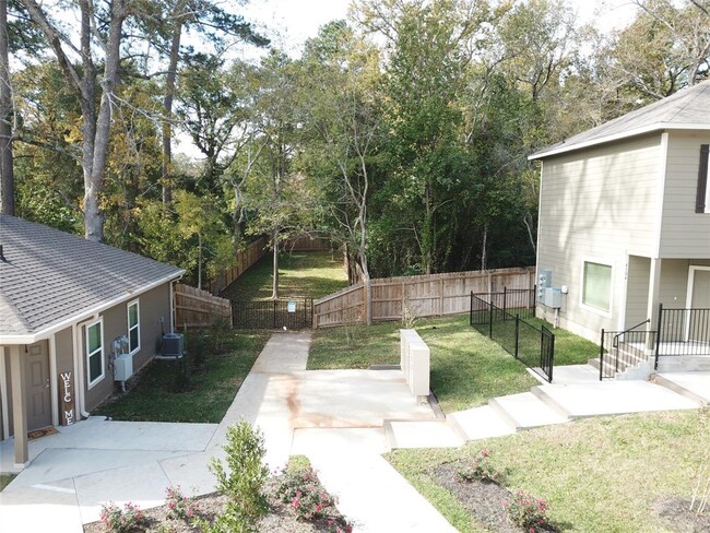 Building Photo - 615 Hayman St