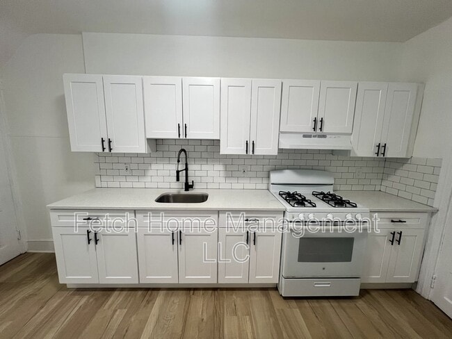 Building Photo - 312 N Reservoir St