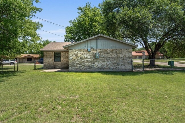 Building Photo - 580 Plaza Ct