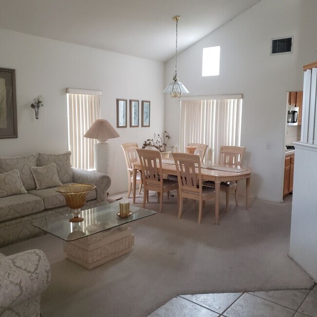 Building Photo - (Mission Grove) 5 BEDROOM, 1 bedroom downstairs! HOUSE!