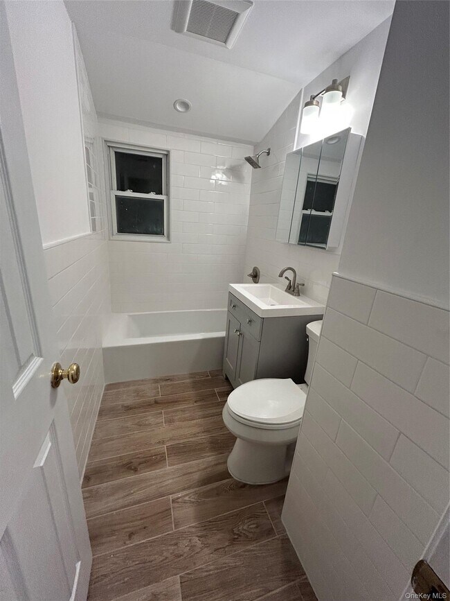 Building Photo - 631 W Market St