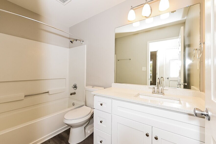 Building Photo - 433 Eglington Tr