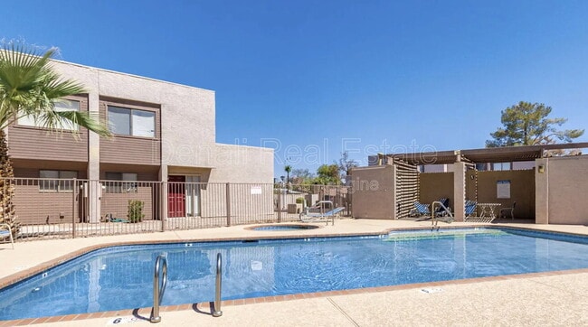 Building Photo - 1329 S Mitchell Dr