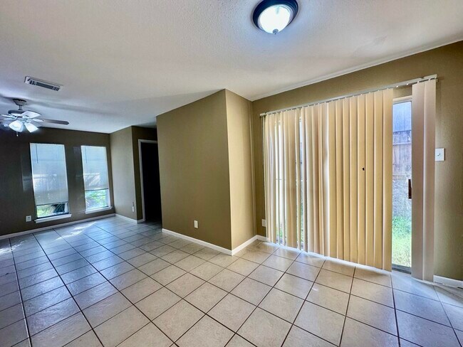 Building Photo - 2526 Valley Forest Dr