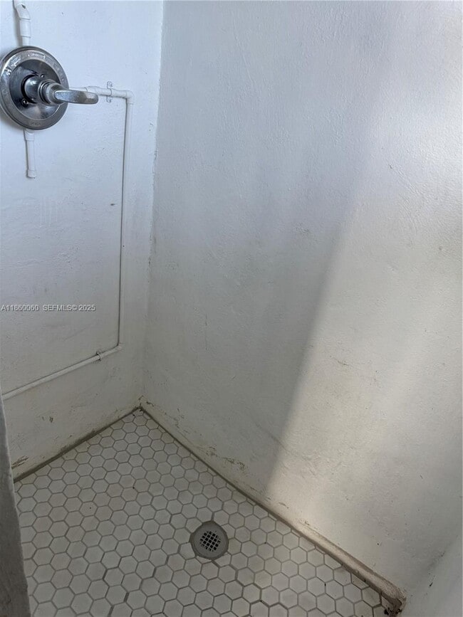 Building Photo - 354 Rardin Ave