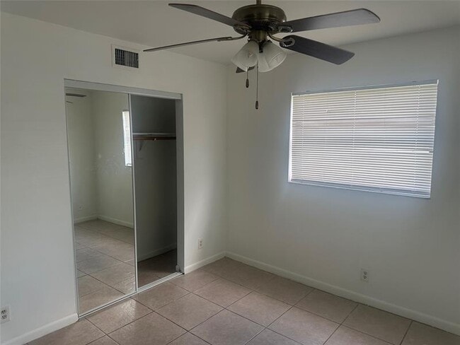 Building Photo - 8507 Sunset Dr