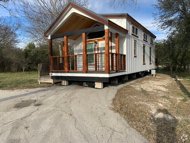 Building Photo - 601 Spur 100