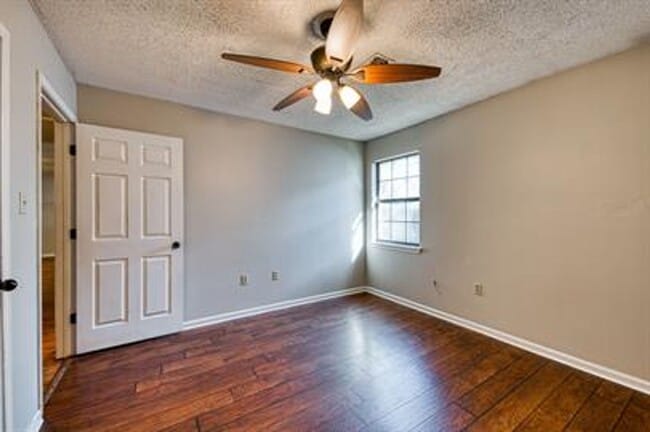 Building Photo - 114 S Mitchell St