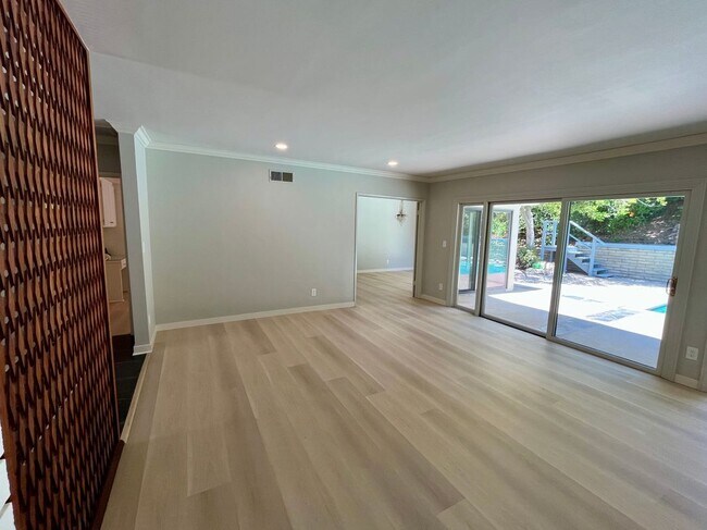 Building Photo - 16641 Park Ln Cir