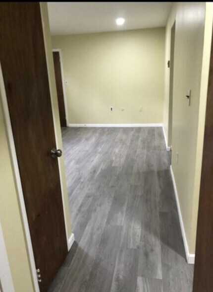 Building Photo - 598 Chestnut St